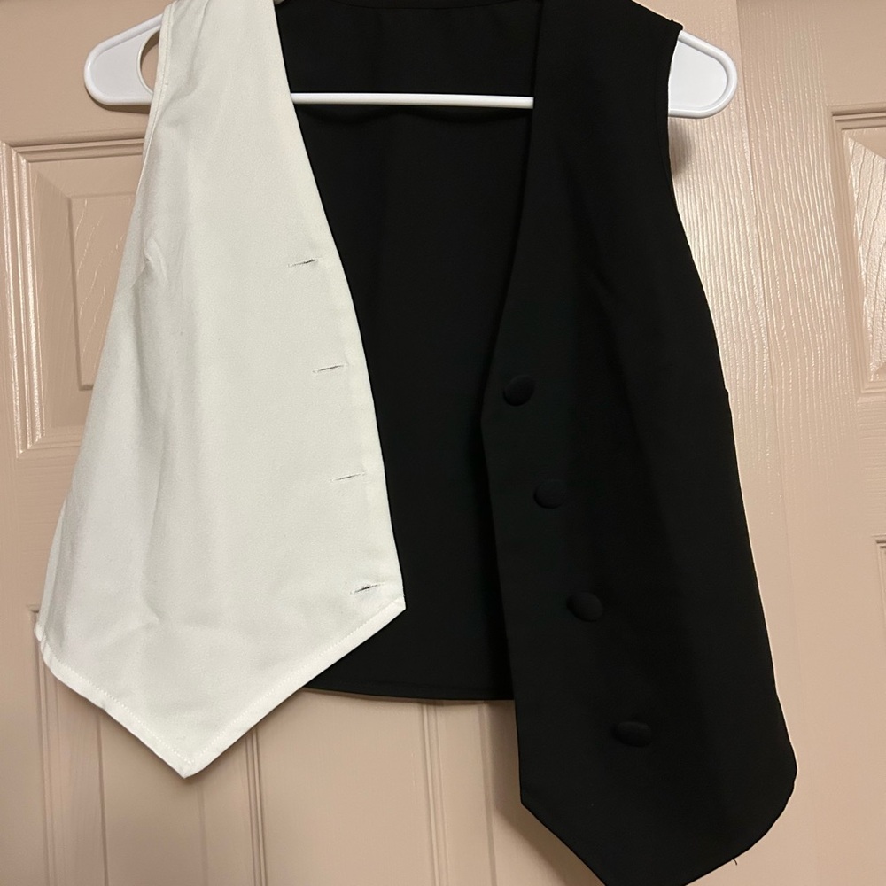 SHEIN Black and White Women's Vest